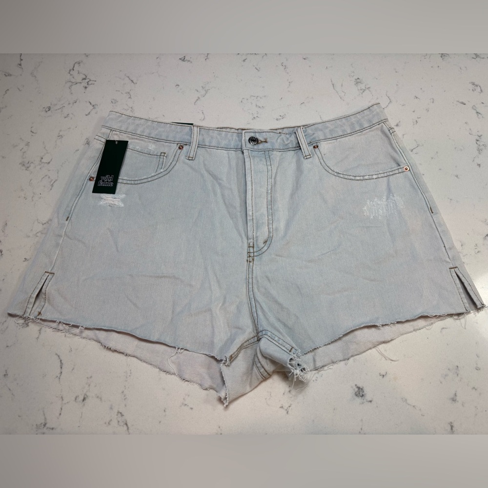 NWT Wild Fable Soft Light Wash Blue Jean Shorts - Size 16
